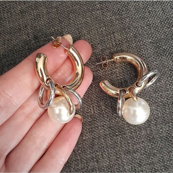 NWOT Zara Faux Pearl Hoop Statement Earrings - Picture 2 of 16